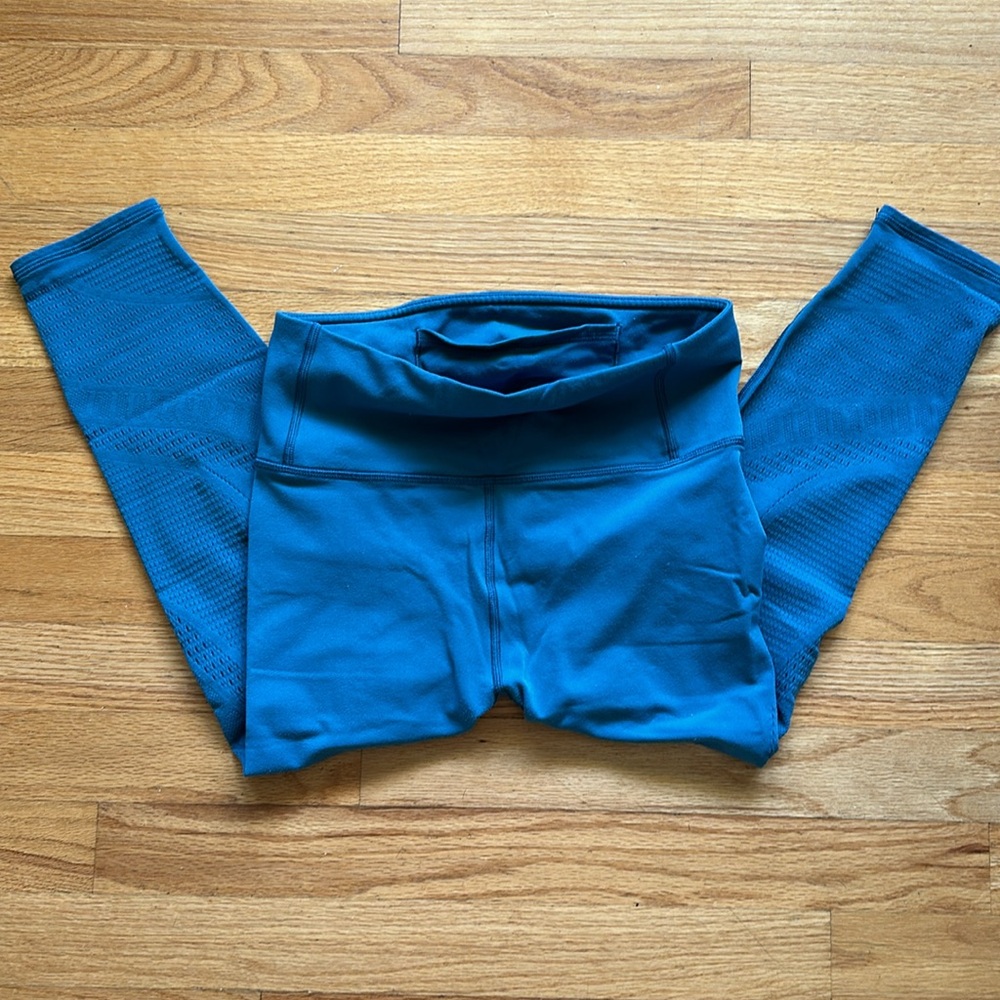Lululemon size 8 crop leggings. Turquoise color with beautiful side details.